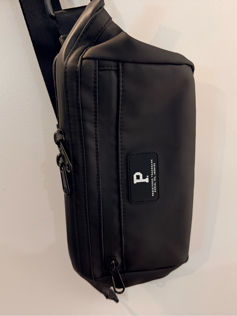 NWOT Portland Gear Black Crossbody Sling Bag Unisex Cascade Crossbody Bag - Picture 8 of 10